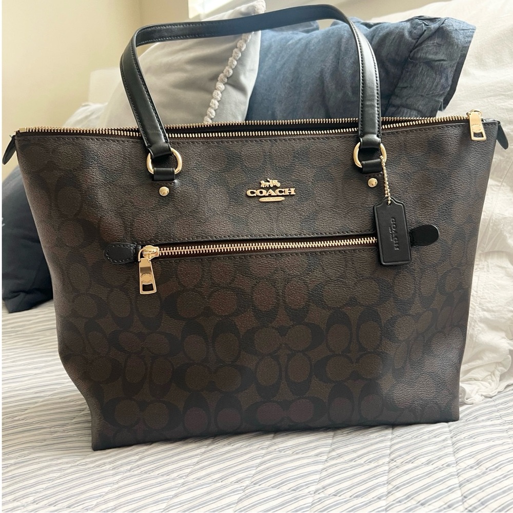 Coach Gallery Tote Bag In Signature Canvas